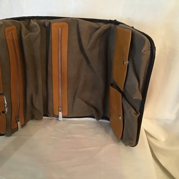 Vitelli Leather Toiletry Bag for Men - Water Resistant, Made in Italy. - Picture 11 of 11
